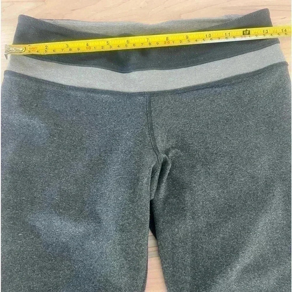 Lululemon cropped Color block Leggings. Gray Size 4 - Picture 8 of 10